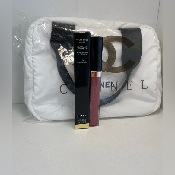 Chanel cosmetic bag and make up - Picture 5 of 6